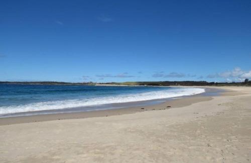 Shellharbour Casa | Coastal Vibes - Walk to beach, Marina, Cafes and Pubs
