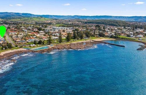 Shellharbour Casa | Coastal Vibes - Walk to beach, Marina, Cafes and Pubs