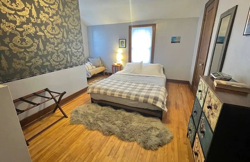 Viroqua Cabaña | Cobalt Cottage: eclectic cozy home, right downtown