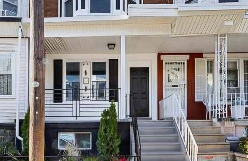 Primos Secane Casa | Cobbs Creek Neighborhood Rental