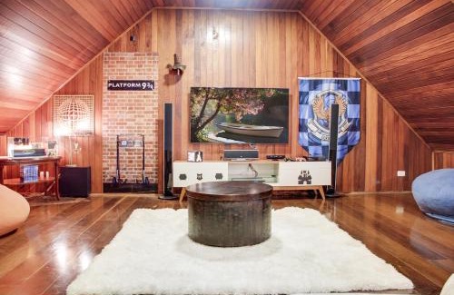 Campos do Jordao Apartamento | Cobertura Capivari 4 Quartos Lareira Harry Potter