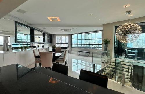 Barra Sul Apartamento | Cobertura Duplex com Piscina, Vista Mar e Hidro