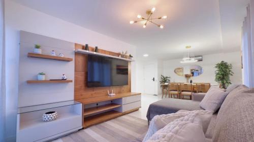 Centro Apartamento | Cobertura em Arraial do Cabo - Vista Mar, Piscina, Churrasqueira, 50m Praia