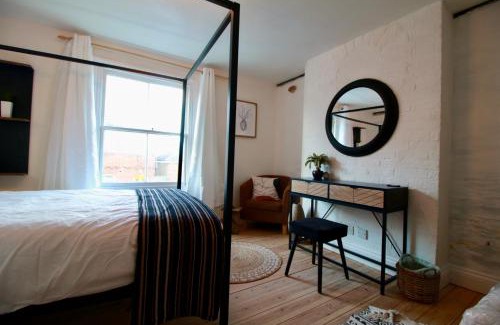 Seaford Casa | Cockle Cottage, An artists haven, Charming Cottage By Air Premier