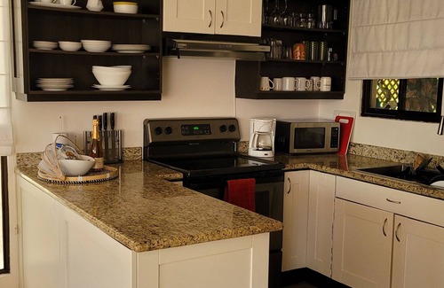 Coco Sunset Hills Condominio | Coco Beach, Las Palmas, Guanacaste. Cozy 2-bedroom condo. Pet friendly.