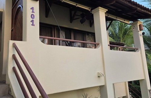 Coco Sunset Hills Condominio | Coco Beach, Las Palmas, Guanacaste. Cozy 2-bedroom condo. Pet friendly.