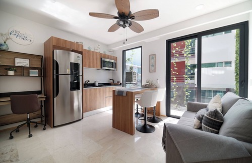 Tohoku Condominio | Coco Love Shack- Easy walk to the Beach & 5th Ave! Fitness Room & Shared Laundry