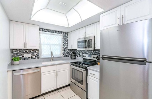 Avon By The Sea Condominio | Cocoa Beach Club by Happy Palm Stays