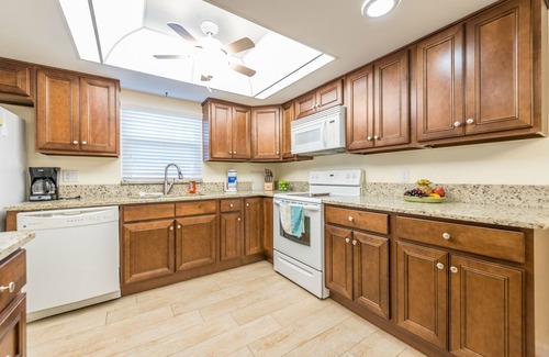 Avon By The Sea Condominio | Cocoa Beach Club by Happy Palm Stays