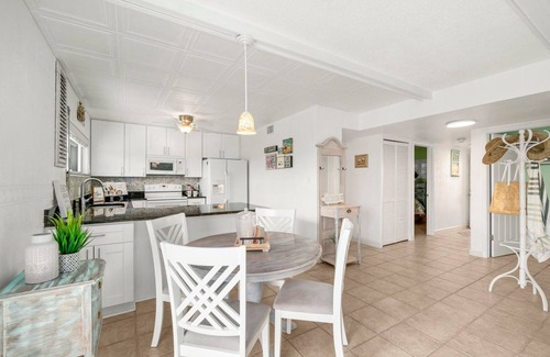 Cocoa Beach Condominio | Cocoa Beach Direct Oceanfront Condo - just a few steps to the beach!
