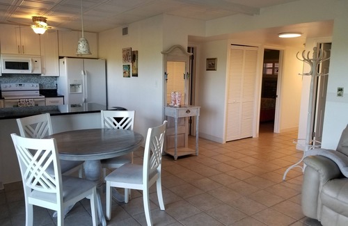 Cocoa Beach Condominio | Cocoa Beach Direct Oceanfront Condo - just a few steps to the beach!