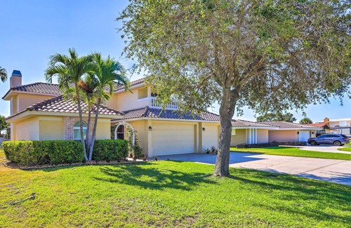 Cocoa Isles Country Club Cabaña | Cocoa Beach Studio ~ 2 Mi to the Sandy Shore!
