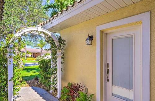 Cocoa Isles Country Club Cabaña | Cocoa Beach Studio ~ 2 Mi to the Sandy Shore!