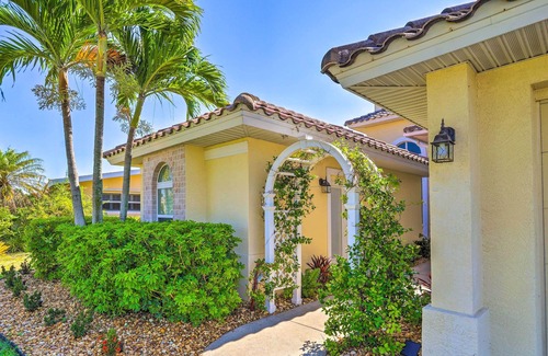 Cocoa Isles Country Club Cabaña | Cocoa Beach Studio ~ 2 Mi to the Sandy Shore!