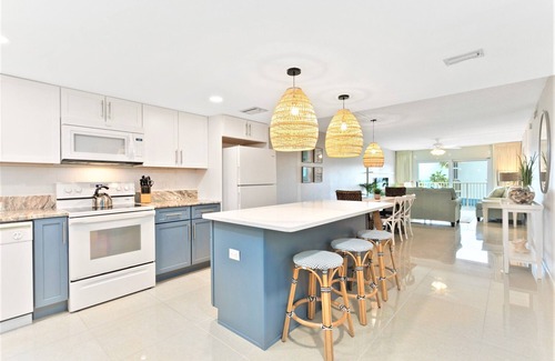 Port Canaveral Condominio | Cocoa Beach Towers by Happy Palm Stays