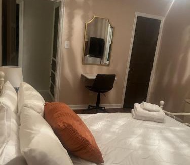 University Heights Casa | Cocoa Breeze Nook Suite