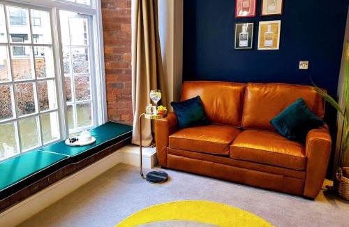 York Apartamento | Cocoa Lily - River fronted studio with secure parking