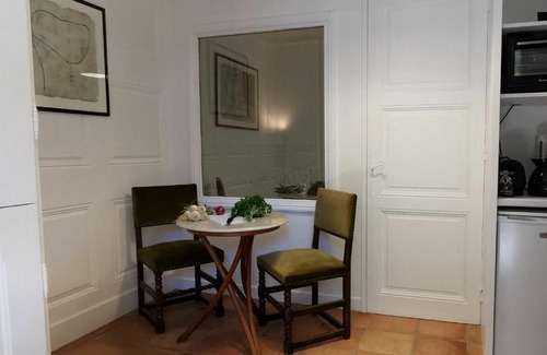 Le Puy-en-Velay Apartamento | Cocon au cœur du Puy-en-Velay avec cour privée et WIFI - FR-1-582-325