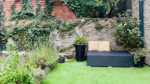 Saint-Genest-Lerpt Apartamento | Cocon urbain avec le jardin secret