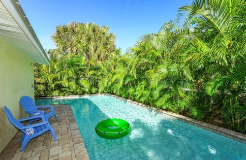 Holmes Beach Casa | Coconut Cottage #4 by AMI Locals