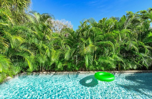 Holmes Beach Casa | Coconut Cottage #4 by AMI Locals