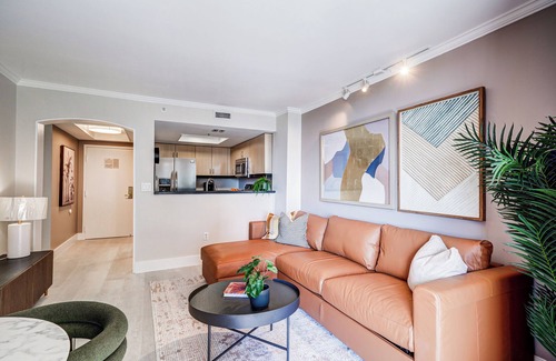 Coconut Grove Condominio | Coconut Grove Beauty! 1/1 Bayview Condo w/ Free Parking