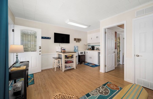 Ocean Pines Casa | Coconut Grove Cottage at the Inn on Turville Creek