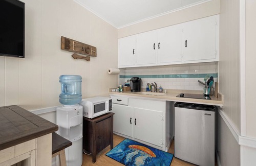 Ocean Pines Casa | Coconut Grove Cottage at the Inn on Turville Creek