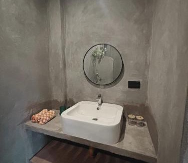 Catangnan Hotel | Coconut Home - Room 1