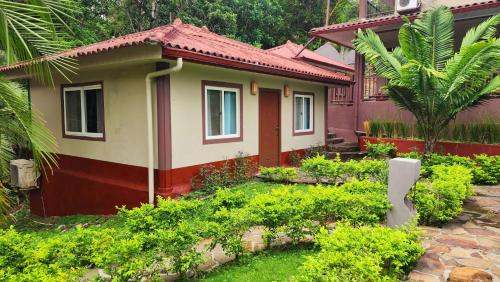 Las Cumbres Cabina | Coconut Lodge