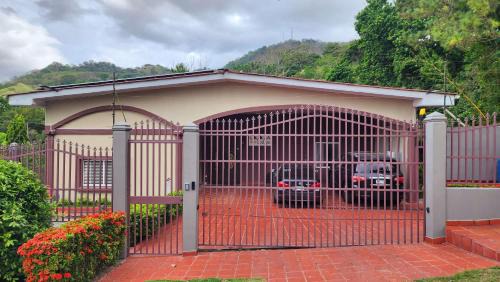 Las Cumbres Cabina | Coconut Lodge