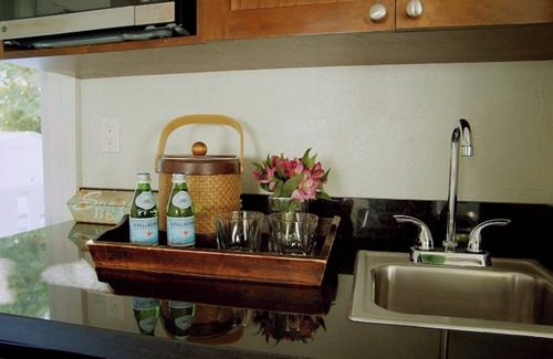 Tavernier Hotel | Coconut Palm Inn
