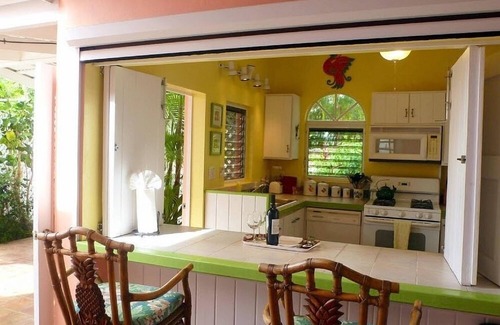 Gift Hill Villa | Cocos: vida interior / exterior, spa, piscina climatizada y privacidad.