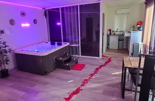 Fontaine-Bayonne-Cartoucherie Apartamento | CocoonSpa Love Room Private Jacuzzi