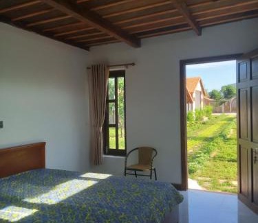 Dat Do Casa | CocoPalm Villa near Beach - Palm Room