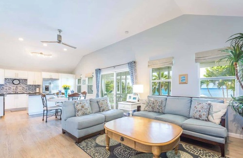 Seven Mile Beach Condominio | Excelentes vistas, excelente snorkeling en este moderno 2 BR -Cocoplum # 8 por Cayman Vacation
