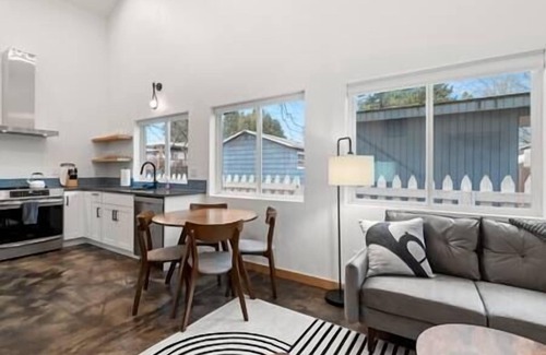 Brentwood-Darlington Casa | Coda - Brand New! Amazing Space