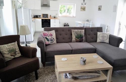 Credin Casa | Coet Moru Gites Lavender Cottage