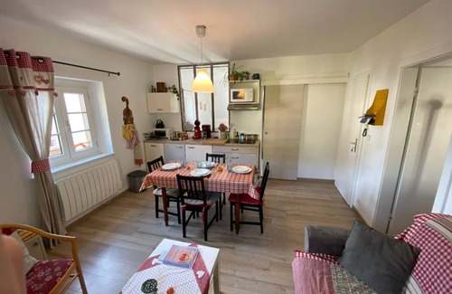 Kaysersberg-Vignoble Apartamento | Coeur d'Alsace 2 en una encantadora casa de entramado de madera