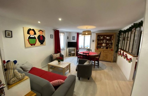 Kaysersberg-Vignoble Apartamento | Coeur d'Alsace 2 en una encantadora casa de entramado de madera