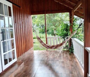 Nova Nazare Chalet De Esquí | Coffee Cottage with Flowers