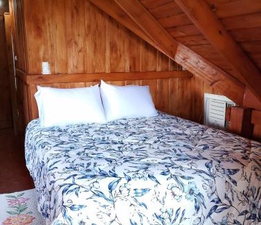 Nova Nazare Chalet De Esquí | Coffee Cottage with Flowers