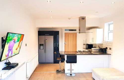 Ponders End Cama Y Desayuno | Cogie Abode