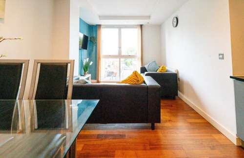 Plasnewydd Apartamento | Cohost Partners Charming 1BR Retreat Netflix & Cozy Vibes