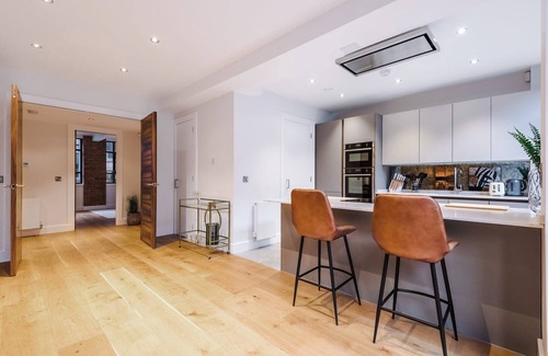 Birmingham City Centre Apartamento | Cohost Partners Stylish 2BR Apt w/ Private Terrace