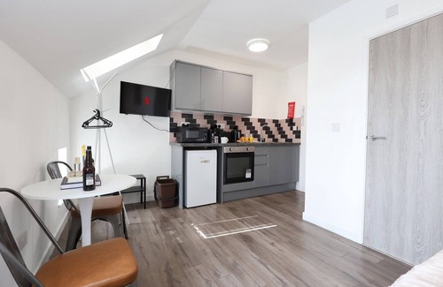 Penylan Apartamento | Cohost Partners Studio Renovated 2025