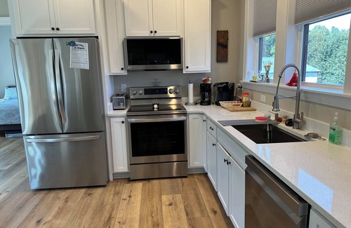 Coinjock Casa | Coinjock guesthouse w/elevator, full kitchen, W/D and beautiful waterfront views