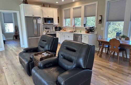 Coinjock Casa | Coinjock guesthouse w/elevator, full kitchen, W/D and beautiful waterfront views