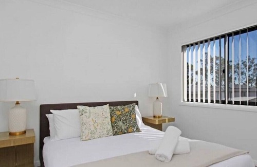 Colebee Casa | Colebee | 4BR Modern House | Near Business Park