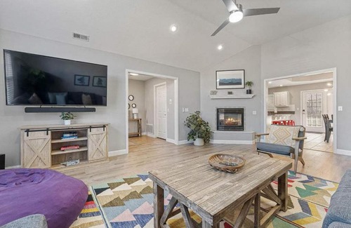 Bentonville Casa | Coler House Cyclist Retreat with Hot Tub